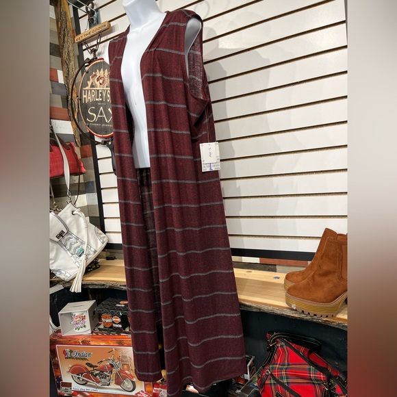 LuLaRoe “Joy” vest 24” p2p - Picture 5 of 12